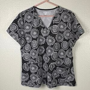 Med Couture Black & White Patterned V-Neck Top